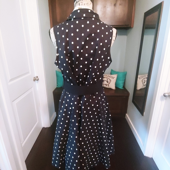 Dress - Picture 4 of 5